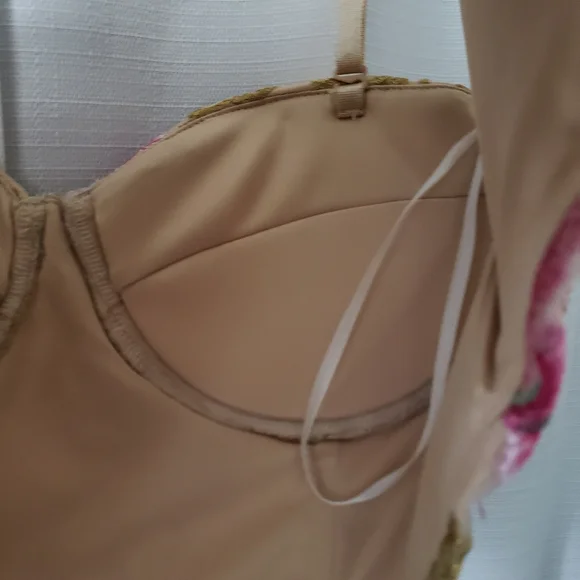 Medium Fashion Nova 2 Piece Set - Gold Lace With Pink Floral Print - Picture 5 of 11